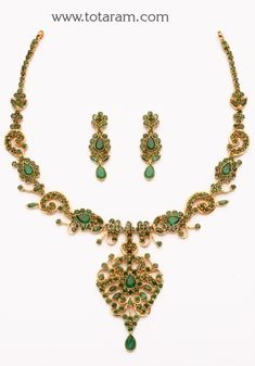 Unique Necklace Designs, Gold Emerald Necklace, 22 Karat Gold Jewelry, Sapphire Jewellery, 22k Gold Necklace, Temple Jewelry Necklace, Simple Jewellery, 22k Gold Jewelry, Gold Jewelry Stores