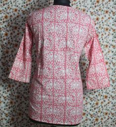 Block printed in kalamkari style short Kurti. Can be styled both as a formal work outfit and a playful party outfit. 100% natural cotton can wash at home. IN THE BLOCK PRINTING PROCESS TWO KIND OF BLOCK USE FIRST IS MASTER BLOCK WHICH IS USE FOR FILL UP COLORS IN DESIGN AND SECOND IS SUPPLEMENTARY BLOCK WHICH IS USE FOR MAKE OUT LINE OF DESIGN. BLOCK MADE BY TEAK WOOD. IN THE BLOCK PRINT ON FABRIC WE ALWAYS USE HANDLOOM COTTON AND ALL COLOR WE MAKE BY ALL NATURAL THINGS AND VEGETABLES FOR EXAMPL Formal Work Outfit, Kurti Blouse, Tunic Kurti, Print On Fabric, Natural Things, Short Kurti, Boho Clothes, Block Printing Fabric, Ladies Tops