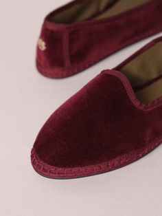 Fashion is a cultural inheritance, according to Sveti Stefan. Born out of a deep appreciation for Venetian Friulane—traditional nineteenth-century slippers worn by gondoliers after World War II, this new brand of slippers reinvents the shoe with a contemporary design in an array of hand-sewn textiles. Timeless and durable, the fully handcrafted Nikola Flat in Garnet is made from rich velvet and lined with cotton. Product Details Outer material: velvet. Inner material: cotton fabric. Gel insole. Sveti Stefan, Velvet Slippers, Eva Sole, Hand Sewn, Garnet, Contemporary Design, Hand Sewing, Shoes Flats, Spain