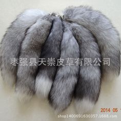 the fur is laid on top of each other in different colors and sizes, with chinese writing