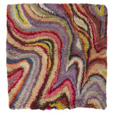 a multicolored rug with wavy lines on it