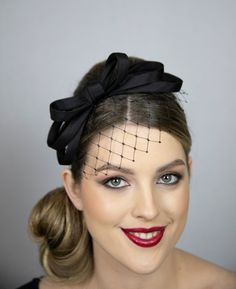 Black elegant and simple bow fascinator for modest and minimalist style loving ladies.  Please contact if interest in one of the other shades. Choose from the variations- what kind of fitting option you like. Bow Fascinator, Japanese Princess, Simple Bow, Mini Hats, Wedding Fascinators, Silk Bow, Wedding Hats, 2024 Collection, Wedding Hair Accessories