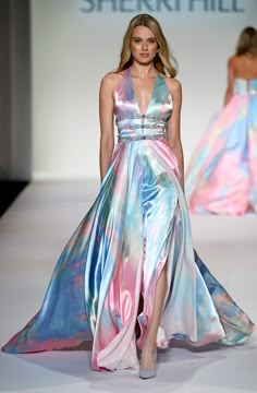 Hologram Dress, Fashion Week Spring 2020, Rainbow Dress, Runway Dresses, Sherri Hill, Gorgeous Gowns, Satin Silk, Satin Dress