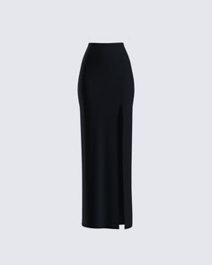 This black knit maxi skirt is the perfect addition to a classy night out fit 🙌 Complete with an ultra high waist, and a front slit that creates a unique and stylish look that no one could ever compete with 🖤 Maxi Long Skirt, Black Skirts Long, Long Cute Skirts, Cute Skirts Long, Trendy Skirts Long, Skirt And Top Outfits Classy, Long High Waisted Skirt, Maxi Skirt Ideas, Maxi Skirts Outfit