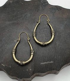 HANDMADE Simple awesome hippie bohemian hoops. Ideal for everyday wear. Aprox Length: 5.1 cm Aprox diameter: 3.2 cm Handmade with high quality hypoallergenic Jewelery brass, nickel free. LINK Please follow the link to view my shop for other beautiful pieces. https://www.etsy.com/uk/shop/JagathaStudio Boho Hoop Earrings, Festival Earrings, Bohemian Festival, Earrings Simple, Bohemian Earrings, Hippie Bohemian, Simple Earrings, Jewelry Earrings Hoops, Earring Gifts