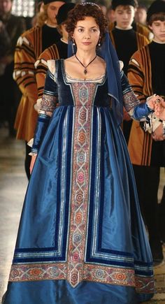 Have you seen the Showtime series “The Borgias”? (I know it’s a few years old but I don’t care) It’s a wonderful series About the 15th century pop Alexander VI and it&… 1490s Dress, 1490s Fashion, Borgia Dress, The Tudors Costumes, Study Fashion, Sca Garb