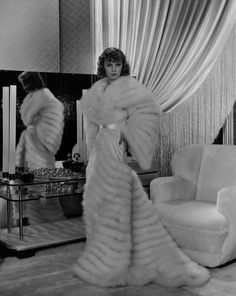 Fur Coat Aesthetic, Margaret Sullavan, Coat Aesthetic, Blithe Spirit, Classic Hollywood Glamour, Vintage Hollywood Glamour, Fabulous Furs, Old Hollywood Glam, 1930s Fashion