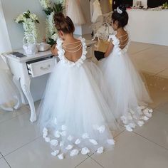 Backless Ball Gown, Flower Girls Dresses, Girls Bridesmaid Dresses, First Communion Dress, 파��티 드레스, White Flower Girl Dresses, Tulle Flower Girl, Tulle Flowers, Flower Girl Dresses Tulle