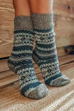 Cozy Merino Wool Socks With Nordic Knitting Patterns for Men and Women, perfect gift for autumn, winter and christmas. Vintage, hygge fashion for him and for her. Nordic Socks, Cozy Scandinavian, Scandinavian Pattern, Merino Wool Socks, Christmas Mix, Books Crafts, Snowflake Design, Winter Socks, Gifts For My Wife