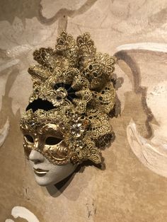 Height: 27 centimeters Width: 16 centimeters Piece of Art Traditional and original porcelain Venetian mask, handmade and decorated with Burano Lace,gold leaf leaf,swarovski,trimmings and velvet All our masks are handmade in our stores located in Venice. Our decorators use techniques typical of the Venetian tradition such as stucco, acrylics, gold and silver-leaf, macramè, passemenerie, pearls and crequelè to give you a wide range of masks. We ship worldwide with GLS, DHL, FedEx. Very accurate pa Venetian Baroque Masks For Theater, Baroque Masks And Prosthetics For Festivals, Traditional Baroque Mask For Mardi Gras, Traditional Baroque Theater Masks, Traditional Baroque Masquerade Mask For Carnival, Traditional Baroque Masks And Prosthetics For Costume Party, Baroque Masks For Carnival And Festivals, Venetian Baroque Mask For Carnival, Venetian Baroque Masks For Carnival