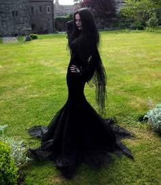 Morticia Addams Costume - Morticia Gown by Moonmaiden Gothic Clothing UK Morticia Addams Wedding Dress, Morticia Addams Halloween, Morticia Addams Cosplay, Morticia Addams Dress, Cosplay Dresses, Adams Movie, Addams Dress, Queen Cosplay