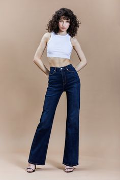 DETAILS Meet our It Girl Flare style. Hugging you in all the right places, it's perfect to pair with a boot or heel. This pair of wear-everywhere jeans has a flattering fit and '70s retro vibe. 98% Cotton/2% Spandex Machine washable Control core technology: pocket construction sculpts your midsection 5 pockets Zipper fly closure Belt loops It Girl flare Style #81437 SIZE & FIT Fitted through the hip and thigh, flared from the knee 11.25" rise (size 27) 21" leg opening (size 27) 34" inseam Model Wash Jeans Outfit, Model Jeans, Wide Legged Jeans, Fashion Model Poses, Denim Fashion Women, Jeans Models, High Waisted Flare Jeans, Pants Women Fashion, Standing Poses