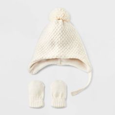 Keep your tiny tot snug and cozy with the Pom Hat and Mitten Set from Cat & Jack™. Specially designed for newborns, this waffle pompom hat and mitten set offers both style and warmth. Made from midweight knit fabric with full lining, they provide a soft feel and comfortable fit for your baby. Plus, the hat features a chinstrap hook-and-loop fastener to help you dress them with ease. Cat & Jack™: Designed for all children so you can trust it's made for yours. Baby Snow Hat, Baby Snow, Snow Hat, Sparkle Yarn, Baby Farm Animals, Baby In Snow, Bear Hat, Knitted Slippers