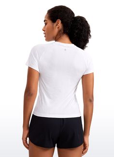 Seamless collection of smooth, soft knit fabric is designed to help reduce chafing and quick drying. Workout tops with raglan sleeves allow you to move freely. Breathable mesh in sweaty areas keeps you cool. Feature & Fitting: 
 Design for running and training 
 Slim fit, waist length 
 Crew neck, Raglan sleeve 
 Mesh panels in high sweat areas 
 Fabric: 
 Fast sweat-wicking keep you dry 
 Minimal seams to reduce chafe 
 Four-way stretch, good elasticity, no sense of restraint 
 96% Polyamid High Stretch Go-dry Crew Neck T-shirt, Sportswear Tops For Workout With 4-way Stretch, Sportswear Tops With 4-way Stretch For Workout, Versatile Sports Tops With 4-way Stretch, Versatile Stretch Tops For Light Exercise, Sporty Stretch T-shirt With Raglan Sleeves, 4-way Stretch Sporty Tops, Sports Tops With 4-way Stretch, Sporty 4-way Stretch Tops For Sports