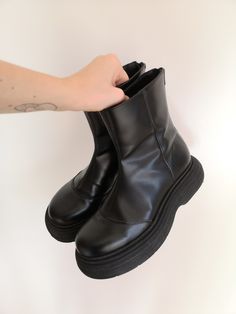 Women Black platforms boots. Uppersole and insole in vegan leather. Platform is 4 cm high. Closes with a zipper on the back. Size EU 38 US 7 UK 5 Cos Boots, Plateau Boots, Inspi Outfit, Platforms Boots, Shoes For Winter, Black Platforms, Chunky Black Boots, Black Platform Boots, 2024 Style