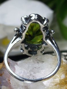 Green Peridot Ring Vampire Design, Vampire Ring, Gothic Elements, Antique Style Rings, Unusual Rings, Gothic Vintage, Vintage Style Jewellery, Peridot Ring, Peridot Gemstone