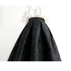 A simple black flared skirt. 
Made with jacquard fabric that has patterns and patterns woven into it, the outfit will not be monotonous and will give you a sense of elegance.
 Enjoy an adult French girly outfit with a frilled blouse.



 <Size>



 small size



 Total length: 68cm

 Waist: 64cm




 medium size



 Total length: 68cm

 Waist: 68cm




 L size



 Total length: 69cm

 Waist: 72cm




 XL size



 Total length: 69cm

 Waist: 76cm




 XXL size



 Total length: 70cm

 Waist: 8 Black A-line Voluminous Skirt, A-line Ruffled Skirt For Party, Elegant Jacquard Skirt, Elegant Floral Print Skirt For Party, Elegant Floral Print Party Skirt, Elegant Black A-line Skirt, Spring Fitted Jacquard Skirt, Floral Print Flared Evening Skirt, Evening Flared Skirt With Floral Print