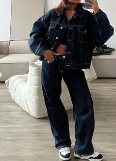 Denim On Denim Aesthetic Outfit, Streetwear Chic Outfit, Denim Set Outfit, Dinner Outfit Casual, Street Style Outfits Casual, Denim Jeans Outfit, Look Legging, Jacket Outfit Women