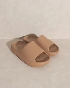 The OASIS SOCIETY Wyatt Comfort Slides offer the perfect combination of comfort and style. With an ultra-soft sole, these slides provide a luxurious and comfortable feel with every step. The chic design adds a fashionable touch to your casual look, making them versatile enough to wear with various outfits. Whether you're lounging at home or running errands around town, the Wyatt Comfort Slides are an excellent choice for keeping your feet both comfy and stylish. Slip into these slides and enjoy The Oasis, Loafer Mules, Poly Bags, Shoes With Jeans, Casual Look, The Chic, Chic Design, Jeans Dress, Running Errands