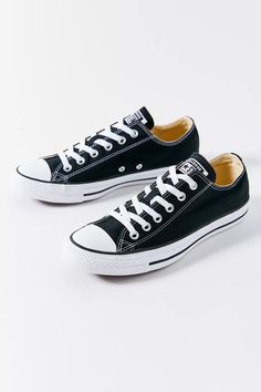 Black Converse Low, Zapatillas All Star, Low Top Converse, Converse Low, Converse Low Tops, Top Sneakers Women, Black Converse, Sneakers Men Fashion, Converse Chuck Taylor All Star