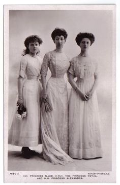 Louise with her daughters Maud and Alexandra. Triplet Aesthetic, 3 Graces, 1910s Fashion, Portrait Vintage, Three Women, Edwardian Dress, Three Sisters, Vestidos Vintage