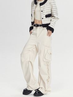 Material: white/Cotton100%    brown/Polyester76% Viscose19% Other5%   Size: SM   Model: 167cm/49kg 　  Length Waist Hips S 105cm 68cm 86cm M 108cm 72cm 90cm White Wide-leg Fall Pants, White Wide-leg Pants For Fall, Chic White Bottoms With Cargo Pockets, White Pants With Pockets For Spring, Chic White Pants With Cargo Pockets, Fall Cream Cargo Pants With Pockets, White Straight Pants For Winter, Spring Beige Cotton Cargo Pants, Chic White Cargo Pants