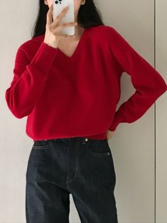 A soft and lightweight long sleeve wool cashmere blend V-neck knit top. Casual or dressed up, can be worn with pants, skirt or under a suit. Model is wearing MINUSEY ONE SIZE. ✔️ Free worldwide express shipping over $100✔️ Loved by 6,500+ customers✔️ Limited edition collections, maximum style⠀⠀⠀⠀⠀⠀⠀⠀⠀Stay ahead of the trend with can’t-find-anywhere-else staples. Your closet will thank you 💕 * MINUSEY ONE SIZE = EU 34-36, US 2-6* 90% Merino Wool / 10% Cashmere* Dry clean* Made in Korea - Model Height: 171cm/5'7" (US 2, EU 34)