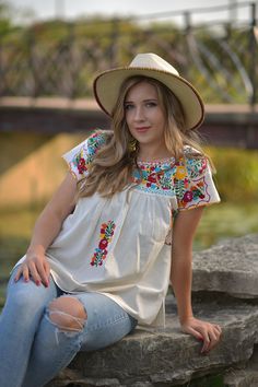 This Beautiful Hand embroidered blouse has a unique and Mexican inspired Floral design. The blouse is a fresh linen embroidered with cotton string by a Mexican Artisan. Note: Shoes and Jewelry modeled may be purchased here: Shoes: https://www.etsy.com/es/listing/828873953/zapato-artesanal-de-plataforma-zapato?ref=listings_manager_grid Filigrana Earrings: https://www.etsy.com/es/listing/637147293/filigrana-redonda-filigrana-clasica?ref=listings_manager_grid Peasant Floral Embroidered Top For Beach, Traditional Spring Blouse With Machine Embroidery, Peasant Blouse With Floral Embroidery For Vacation, Embroidered Linen Folk Tops, Folk Style Embroidered Linen Top, Folk Style Linen Top With Floral Embroidery, Summer Casual Peasant Top With Intricate Embroidery, Linen Folk Style Tops For Summer, Linen Folk Style Summer Tops