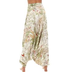 Lightweight, butter-soft fabric, elastic waist band, elastic gathered hem. Great casual style for home or outside. Versatile, relaxed yet stylish harem joggers. Boho Style Pants, Harem Joggers, Harem Pants Women, Style Lounge, Style Pants, Lounge Pants, Waist Band, Boho Style, Soft Fabric