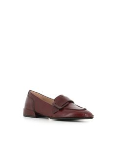 Bordeaux soft leather women's loafer by Del Carlo , featuring a round toe and a decorative seamless buckle. Lined interior. Leather fund with rubber sole. Artisan manufacturing. Heel: 2,5 cmComposition: Leather Calf Leather Slip-on Loafers With Buckle Closure, Flat Calf Leather Loafers For Office, Office Flat Calf Leather Loafers, Elegant Flats With Buckle Closure For Business, Formal Flats With Stitched Sole In Calf Leather, Leather Loafers With Buckle Closure For Office, Formal Flat Loafers With Buckle Closure, Modern Flats With Buckle Closure For Formal Occasions, Modern Formal Flats With Buckle Closure