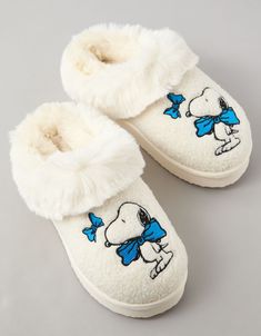 AE Peanuts Bow Scuff Slipper Snoopy Slippers American Eagle, Snoopy Slippers, Slippers Aesthetic, 2025 Wardrobe, Fun Slippers, Womens Wardrobe, Fav Products, White Jeans Men, Cozy Slippers