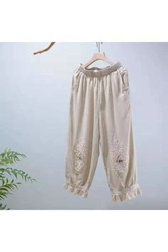 Material : Poliéster 












 Tamanho

 Comprimento da calça

 Cintura 











 S

 80cm

 56 cm








 M

 80 cm



 58 cm 








 eu

 80 cm



 60 cm 








 GG

 80 cm



 62 cm 








 XXG

 80 cm



 64 cm Casual Embroidered Beige Bottoms, Baggy Wide Leg Bottoms With Floral Embroidery, Casual Baggy Pants With Floral Embroidery, Beige Stretch Cotton Harem Pants, Embroidered Cotton Ankle-length Pants, Baggy Floral Embroidered Bottoms, Baggy Embroidered Cotton Bottoms, Baggy Bottoms With Floral Embroidery, Spring Embroidered Loose Fit Pants