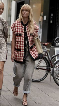 Chanel Vest Outfit, Tweed Outfits Women, Chanel Tweed Outfit, Tweed Outfit Women, Tweed Street Style, Chanel Jacket Trims, Tweed Jacket Outfit, Womens Tweed Jacket