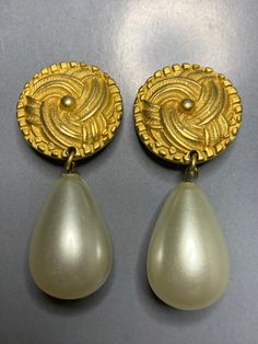 "AMAZING ERWIN PEARL VINTAGE 1980s BAROQUE TEARDROP PEARL STYLE MATTE GOLD TONE BIG STATEMENT RUNWAY HOLLYWOOD SIGNED DANGLY CLIP ON EARRINGS !! A BEAUTIFUL pair of vintage dangly clip on earrings from \"Erwin Pearl\". Featuring a GORGEOUS Baroque teardrop style faux pearl, the top is like etruscan detailed design, all done in a RICH ORNATE matte gold tone. Big statement piece AND incredibly EYECATCHING !! An absolute TRUE SHOWSTOPPER and VERY rare. Perfect for any of your desired outfits ;) SIG Vintage Formal Drop Earrings, Formal Vintage Drop Earrings, Vintage Teardrop Pearl Drop Earrings, Vintage Teardrop Pearl Earrings For Pierced Ears, Vintage Formal Clip-on Pearl Drop Earrings, Vintage Formal Clip-on Earrings With Pearl Drop, Vintage Formal Pearl Drop Clip-on Earrings, Vintage Pearl Drop Clip-on Earrings For Formal Occasions, Vintage Pearl Earrings For Evening