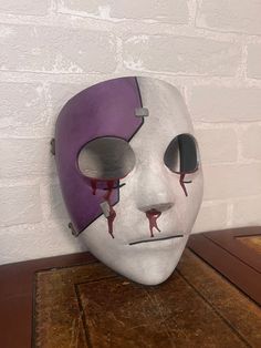 Masque Sally Fisher - Brut, propre ou sale - Cosplay - Costume - Halloween - Réplique - Des bretelles peuvent être ajoutées Ce masque est disponible en trois options : - Brut : un masque non peint tout droit sorti de l'imprimante - Propre : peinture sans tache ni faux sang - Vente : avec de la saleté et du faux sang. Notez que l'effet du sang peut différer légèrement de car chaque masque est unique. Si vous voulez, je peux aussi faire la version sale sans faux sang. Dites-moi si vous souhaitez q Lock Makeup Jack Mask, Spooky Mask For Cosplay, Anime Style Purple Halloween Costume, Purple Halloween Costume For Themed Events, Purple Cosplay Costume For Halloween, Purple Cosplay Costume For Halloween Themed Events, Purple Halloween Cosplay Costume For Themed Events, Purple Anime Cosplay Costume For Halloween, Purple Harajuku Style Halloween Costume