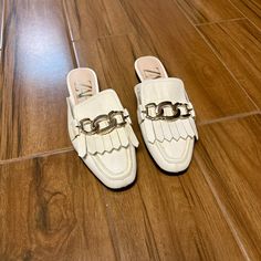 From A Smoke Free/Pet Free Home. White Slip, Zara White, Zara Shoes, Clothes Women, Zara Women, Women's Shoes Sandals, Leather Sandals, Fashion Clothes, New Color