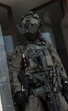 Tactical Wear Soldiers, Operators Military, Special Forces Wallpaper, Mobile Task Force, Fbi Swat, Future Warrior, Urban Tactical, Tactical Men, Guerriero Samurai