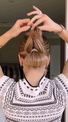 Long Hair Designs, Easy Bun Hairstyles For Long Hair, Hair Updos Tutorials, Formal Hairstyles For Long Hair, Awesome Hairstyles, Ponytail Hairstyles Easy, Haute Hair, Easy Bun, Easy Bun Hairstyles