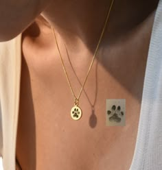 ♡ P E T * P A W * D I S C * N E C K L A C E ♡  Do you love your pet (any pet)? Do you want them close? Now's your chance to make a custom silhouette pendant necklace to capture your favorite animal companion's adorable claws, noses...unique details! * Disc Diameter:11 mm/0.43 inch   The default size is 11mm, if you need a larger size, please enter [15mm or 18mm] * 1-6 Discs * Chain Type: Box chain * Finish:  Silver ∙ 18K Gold ∙ Rose Gold * Material: Copper ∙ 925 sterling silver * Font Chart/Gift wrapping:View the last 2 photos in the list. ♡ H O W * T O * O R D E R ♡  1. Complete the order 2. Engraving on the back,(if any；Up to 10 Letters) in the Personalized Box. 3. Send pet photos via Etsy chat.     (If the back needs to be engraved:Sending format: one name followed by one photo) *We hav Blush Decor, Paw Necklace, Pet Bereavement, Pet Paw Print, Paw Print Necklace, Lovers Necklace, Love Your Pet, Dog Necklace, Dog Jewelry