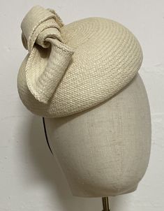 When you buy a Fascinator made from Toquilla Straw, you don't just buy a Fascinator, you buy a piece of art. This genuine Panama hat is woven in Ecuador by Ecuadorian Artisans. Colour & Dimensions: ---------------------- Classic Button shape Color Natural Diameter: 27 cm Design: Carole  Shape: Blocked using the Large wooden block high quality straw Elastic band inside  It is made from 100% toquilla straw, the same fiber used to make the very famous Panama Hat.   Be aware this hat is made from na Woven Straw Hats With Structured Crown, Woven Straw Hat With Structured Crown, Adjustable Sinamay Straw Hat For Royal Ascot, Adjustable Woven Hat With Structured Crown, Handmade Adjustable Formal Hats, Natural Toquilla Straw Hat With Structured Crown, Structured Crown Natural Straw Hat, Natural Straw Hat With Structured Crown, Natural Structured Crown Straw Hat