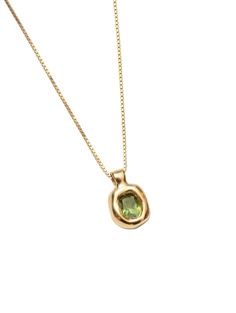 Freya Necklace in Green and Gold Pendant Necklace Layering, Everyday Pendant Necklace, Elegant Gemstone Jewelry, Green And Gold Jewelry, Everyday Gold Necklace, Gemstones Necklaces, Elegant Gold Jewelry, Green Sapphire Necklace, Jewelry Accessories Necklaces