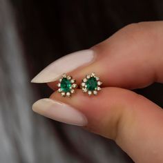 Yellow gold, white diamond and emerald Material: Solid Gold (not gold plated or gold filled) Available Gold Color: Yellow gold, rose gold and white gold Karat: 14 K (585) Diamond weight: 0.05 ct Emerald: 0.05 ct 1 piece of earrings for gold grams: 0.60 gr Diamond color: F-G Color Made to order As with all of our products, this item is handmade and made to order. All of our items are 14K real gold. We do not use any gold filled, gold plated or gold vermeil items. I design my products with moderni Emerald Earrings Indian Gold, Studs Earrings Gold India, Diamond Studs Indian, 8 Grams Gold Necklace, Gold Earrings Designs For Daily Use, 3 Grams Gold Earrings Indian, Daily Use Gold Earrings Indian, 2 Grams Gold Earrings Designs, Diamond Emerald Earrings