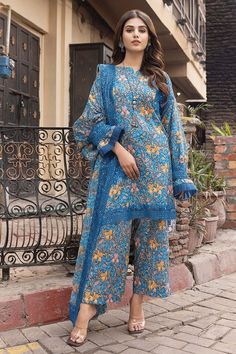 Charizma CRB23-10 Rang-e-Bahar Original brand suit fabric and photography lite diffrance in actual print. Lace Dress Design, Womens Trendy Dresses, Latest Dress Design, Salwar Kamiz, Pakistani Fashion Casual, Pakistani Dresses Casual, Pakistani Fancy Dresses, Dress Design Patterns, Simple Pakistani Dresses