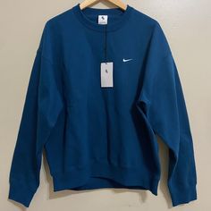 Nike Solo Swoosh Nrg Fleece Crewneck Sweatshirt Valerian Blue Mens L Cv0554-460 Casual Blue Nike Sweats, Blue Sportswear Sweatshirt For Winter, Blue Sportswear Sweats For Fall, Blue Fleece Crew Neck Sweatshirt, Blue Crew Neck Sweatshirt With Ribbed Cuffs, Blue Sportswear Sweats With Ribbed Cuffs, Blue Sportswear Tops For Fall, Blue Sweats With Ribbed Cuffs Sportswear, Blue Sweats With Ribbed Cuffs