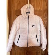 Nike Sportswear Therma-Fit Repel White Jacket Women's Size Large Dj6995-100 Condition: Jacket Is Brand New Without Original Tags. See All Pictures And Description For More Details. Size: Us Women's Size Large (Us Women's 12-14) Color: White / Black Features: The Full-Length Design Provides Full Coverage, While The Soft, Thick Fabric Ensures You Stay Comfortable And Warm A Zipper Closure Makes It Easy To Get The Perfect Fit, And The Luxurious Details Add A Touch Of Style Added Hood Elastic Cuff And Hem 100% Polyester Loose Fit Do Not Hesitate To Contact Us With Any Questions About This Item From A Smoke-Free Home! Feel Free To Make An Offer! All Offers Considered! We Only Sell Original A Nike Winter Jackets, Quilted Fleece Jacket, Nike Fleece Jacket, White Jacket Women, Womens Running Jacket, White Windbreaker, Nike Track Jacket, Nike Fleece, Womens Windbreaker