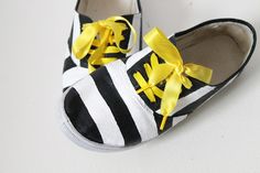 DIY ribbon shoe laces! Funk up any pair of shoes! https://www.retailpackaging.com/categories/74-everyday-specialty-ribbon #arts #crafts Crafts With Ribbon, Ribbon Shoe Laces, Plain White Sneakers, Diy Clothes Accessories, Ribbon Projects, Etsy Clothing, Shoe Makeover, Room Storage Ideas, Labels Diy