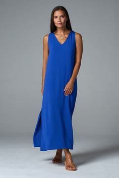 Our best-selling maxi dress is a summer staple. From weekend brunch to beach weddings, you'll wear this flowing style everywhere this season. ✓ All-Day Comfort ✓ Travel Friendly ✓ Day to Night ✓ Machine Washable DETAILS V neck Side slits FIT Regular fit True to size Model is 5'8" and wears size S MEASUREMENTS Length: 52" from shoulder (size S) FABRIC + CARE 100% polyester airflow Cold water wash on delicate. Line dry.