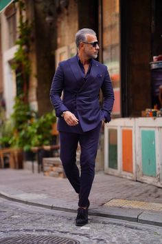 Collection : 2024/2025 spring/summer🔆Product : Tyler Slim Fit Special Designed Double Breasted Blue SuitColor: BLUE Available Size : 46-48-50-52-54-56Material Content: %55 Cotton %45 Polyester Mandarin Collar Suit, Blue Mens Suit, Navy Blue Suit, Suits Clothing, Blazer Vest, Business Suit, Midnight Navy, Shoes With Jeans