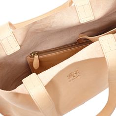 Talamone | Women's tote bag in leather color natural Tan Cowhide, Zippered Pouch, Market Tote, Retro Sneakers, How To Make Clothes, Contemporary Outfits, Large Tote Bag, Supply Chain, Womens Tote