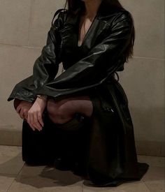 Coat Photoshoot, Lana Myers, Dani California, Travel Ootd, Dark Feminine Aesthetic, Dark Feminine, Looks Black, Feminine Aesthetic, American Beauty